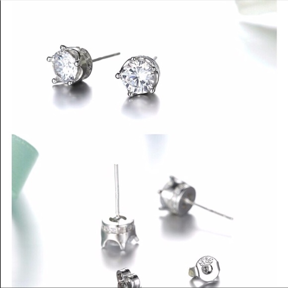 - Brand new crown diamond Cz stud earrings - Picture 3 of 3